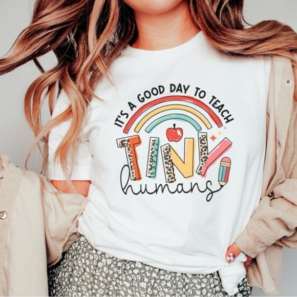 White Short Sleeve “It’s A Good Day To Teach Tiny Humans” T-shirt Size M - Picture 1 of 6